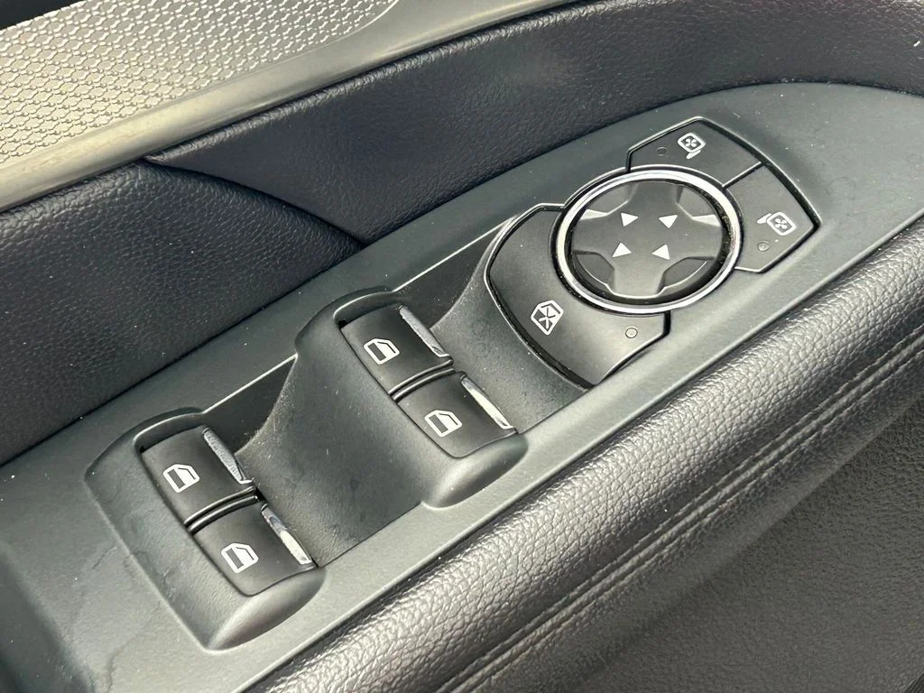 Used 2018 White Platinum Clearcoat Metallic Ford XLT image 17