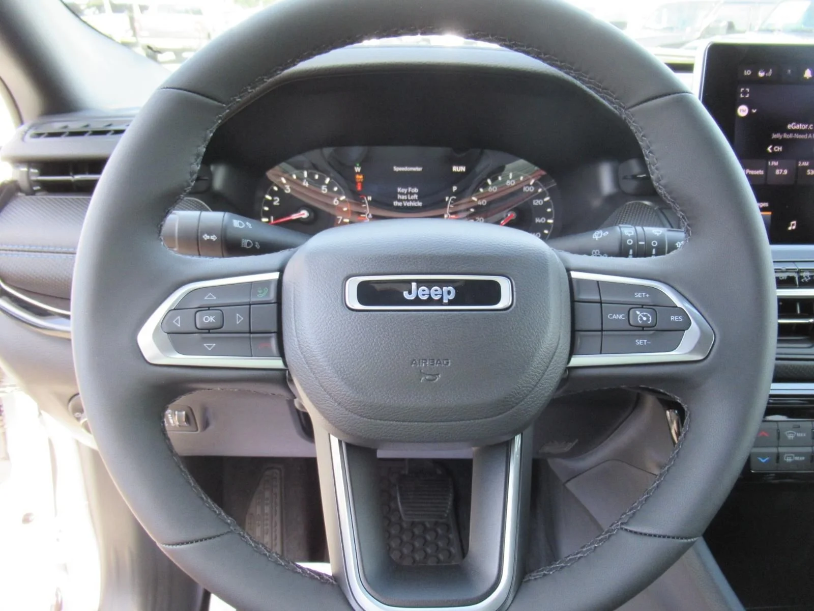 New 2026 Bright White Clearcoat Jeep Latitude Altitude image 21