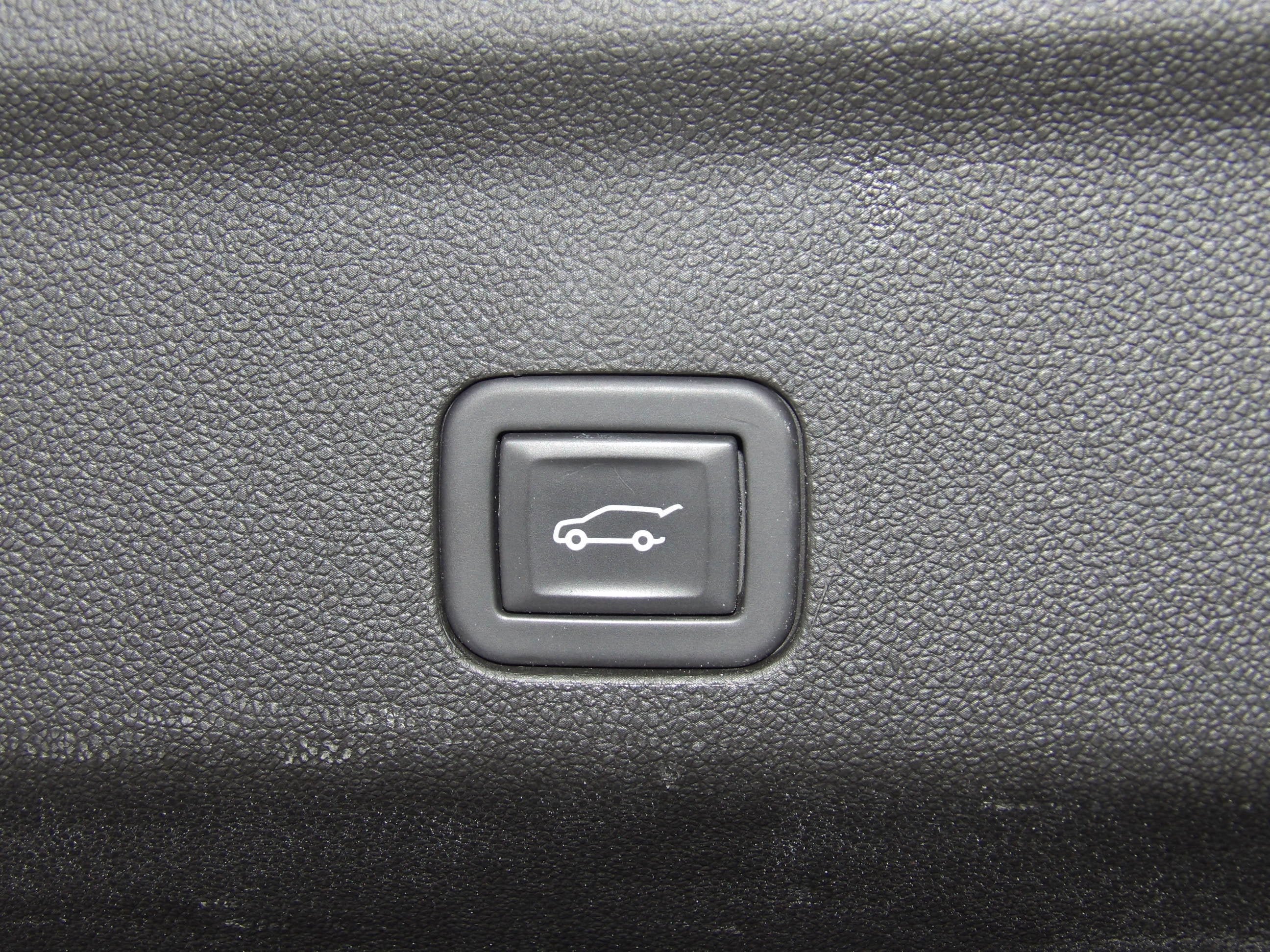 2025 Chevrolet Suburban Z71 - Photo 23