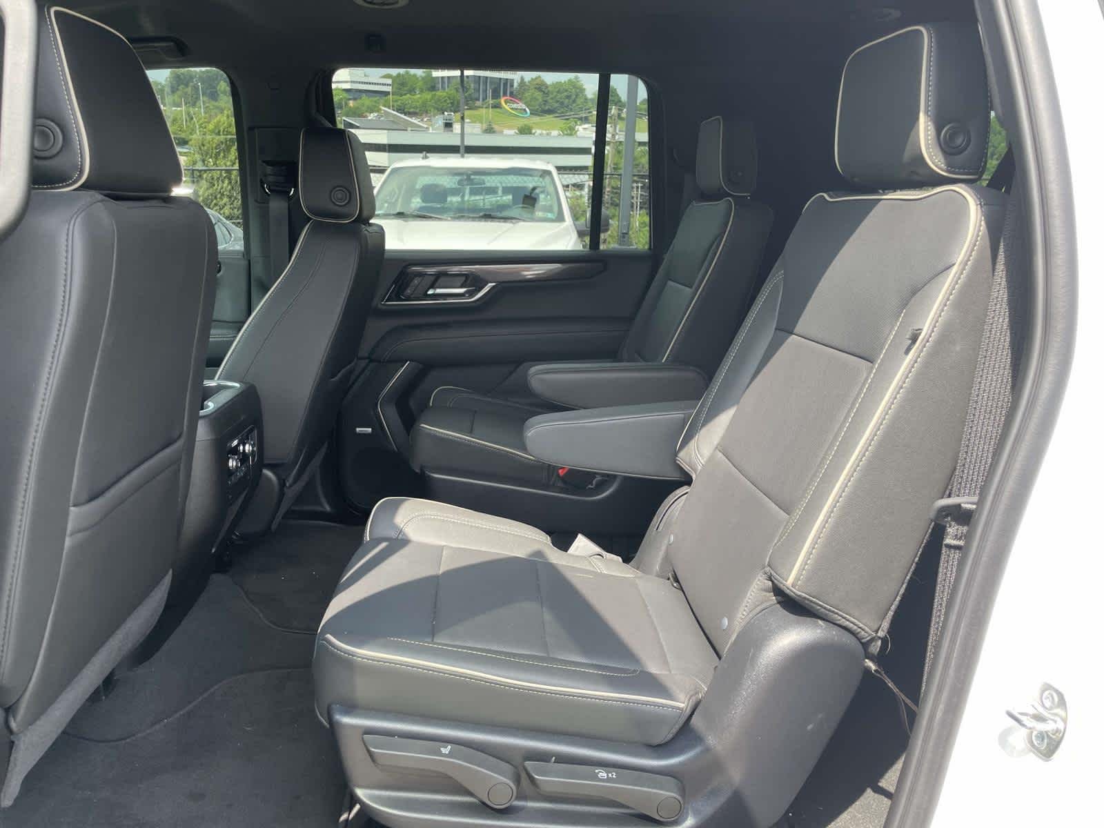 Used 2025 Summit White GMC Elevation image 16