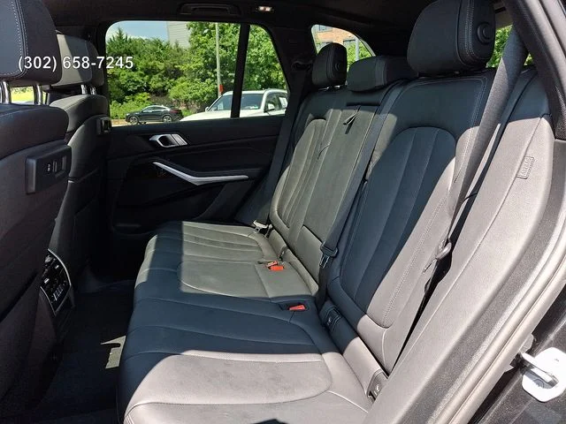 Used 2021 Black Sapphire Metallic BMW xDrive40i image 9
