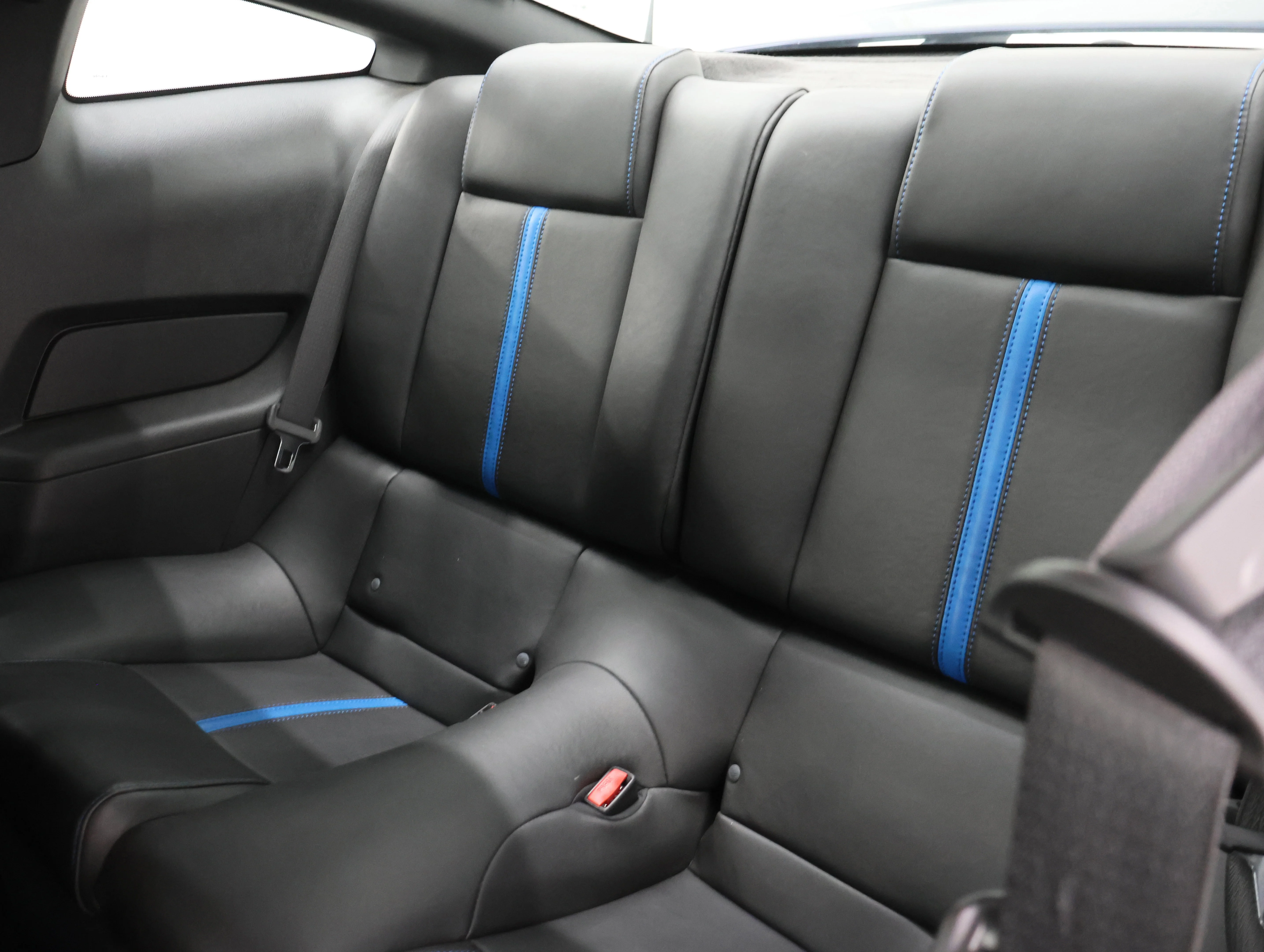 Used 2010 Kona Blue Metallic Ford GT Premium image 9