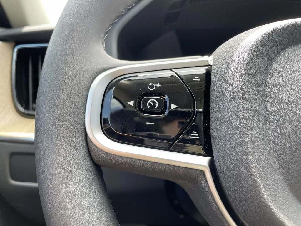 2026 Volvo XC60 Plus - Photo 12