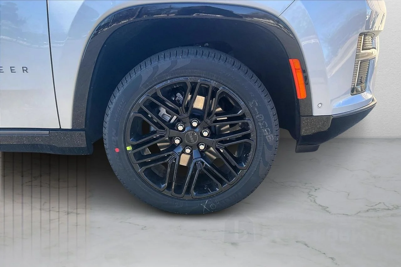 New 2026 Silver Zynith Jeep Limited Reserve image 35