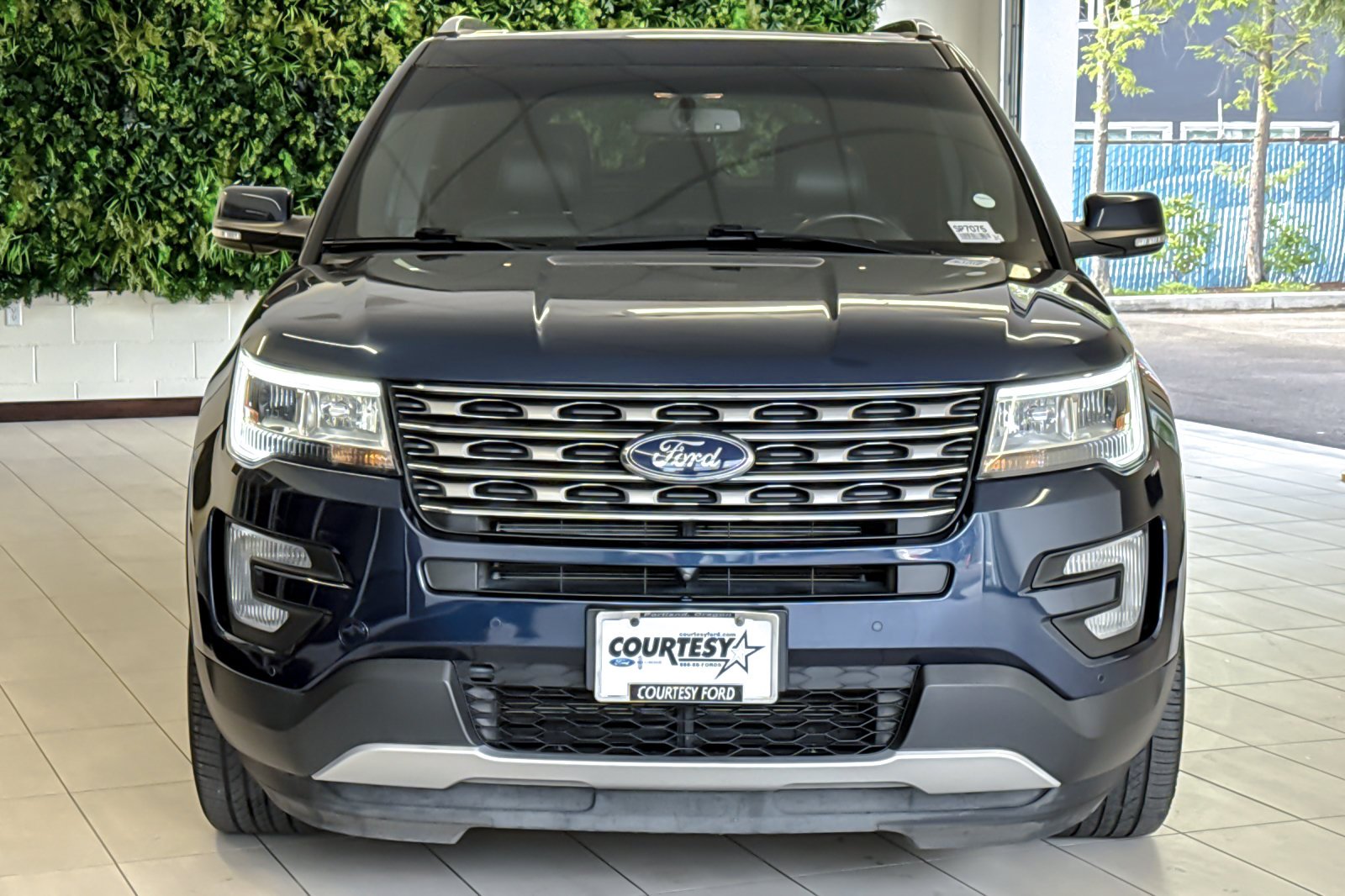 Used 2017 Blue Jeans Metallic Ford Limited image 9