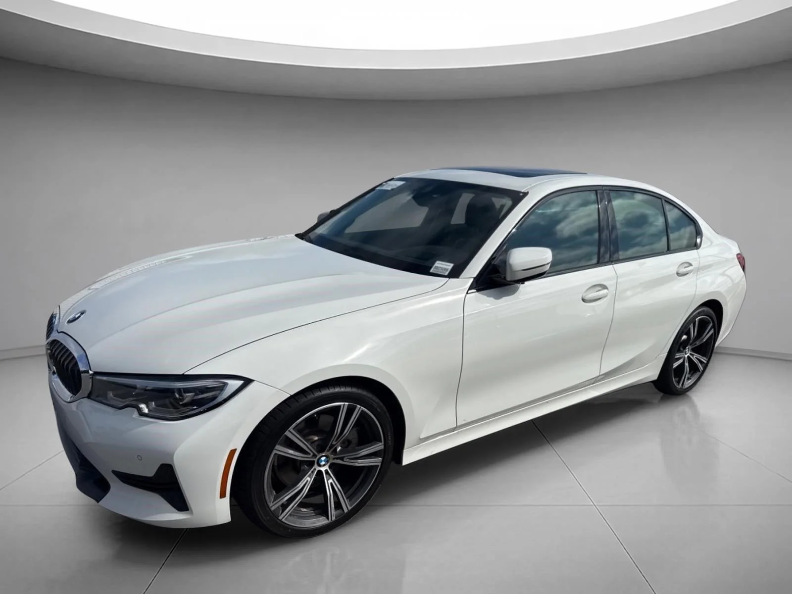 Used 2019 Alpine White BMW 330i image 2