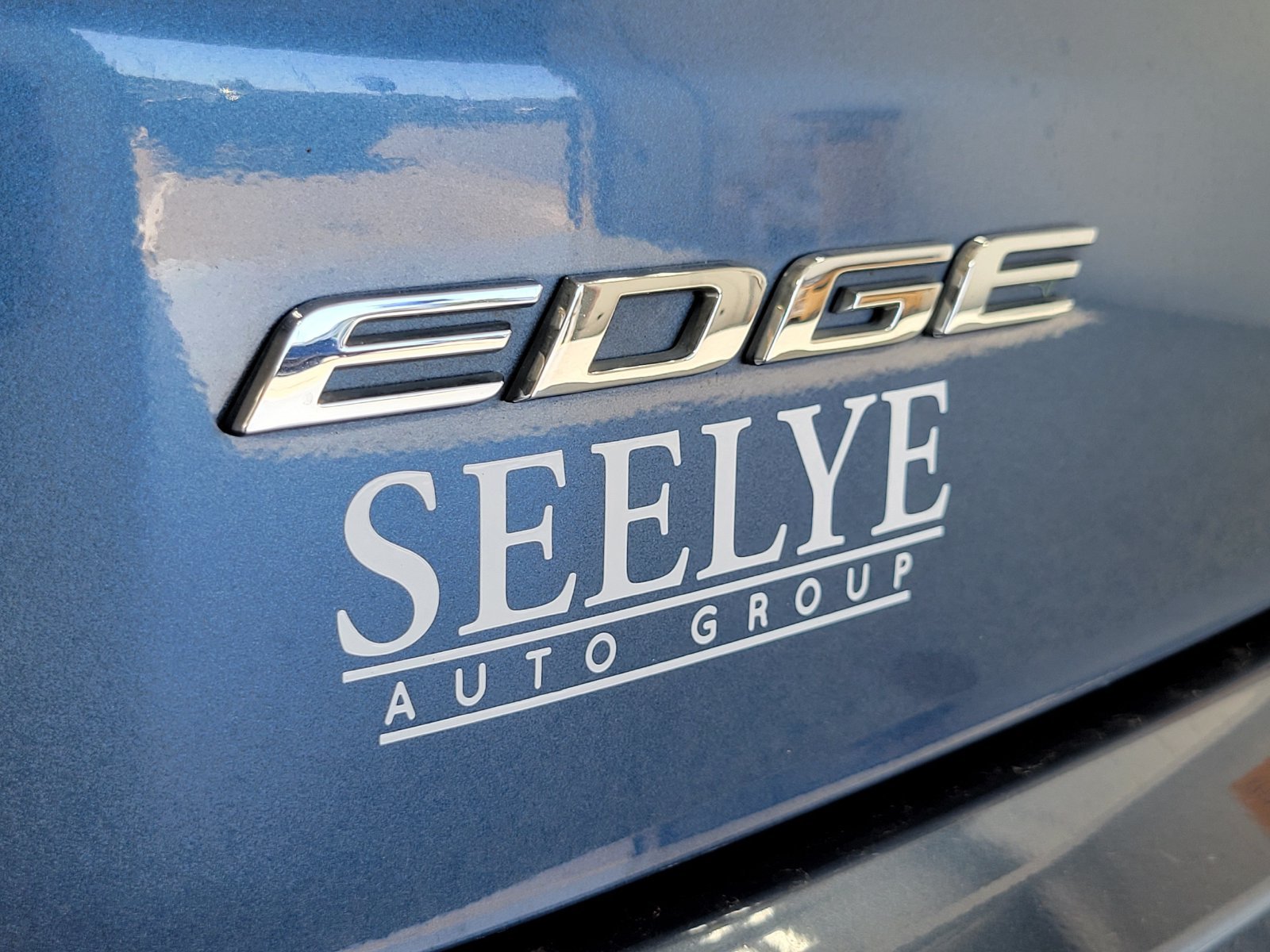 Used 2019 Blue Ford SEL image 34