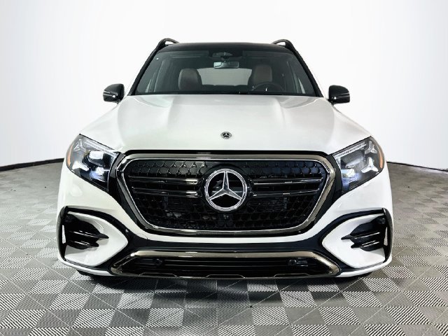 New 2027 White Mercedes-Benz GLS 450 image 2