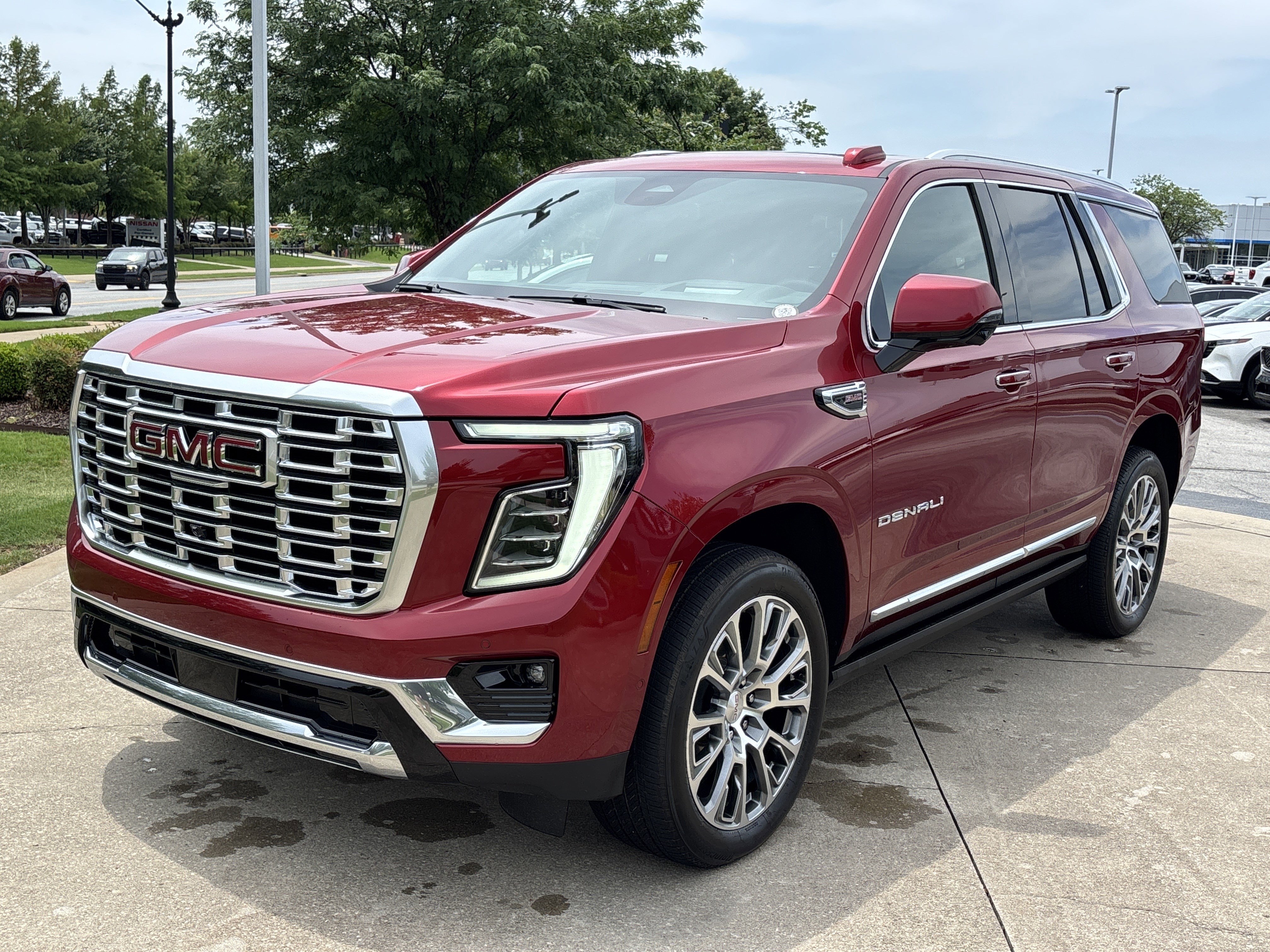 Used 2025 Volcanic Red Tintcoat GMC Denali 4WD image 11