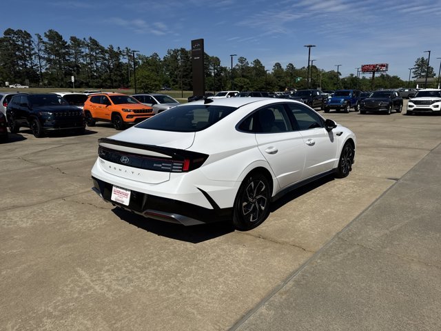 Used 2025 Serenity White Hyundai SEL image 5