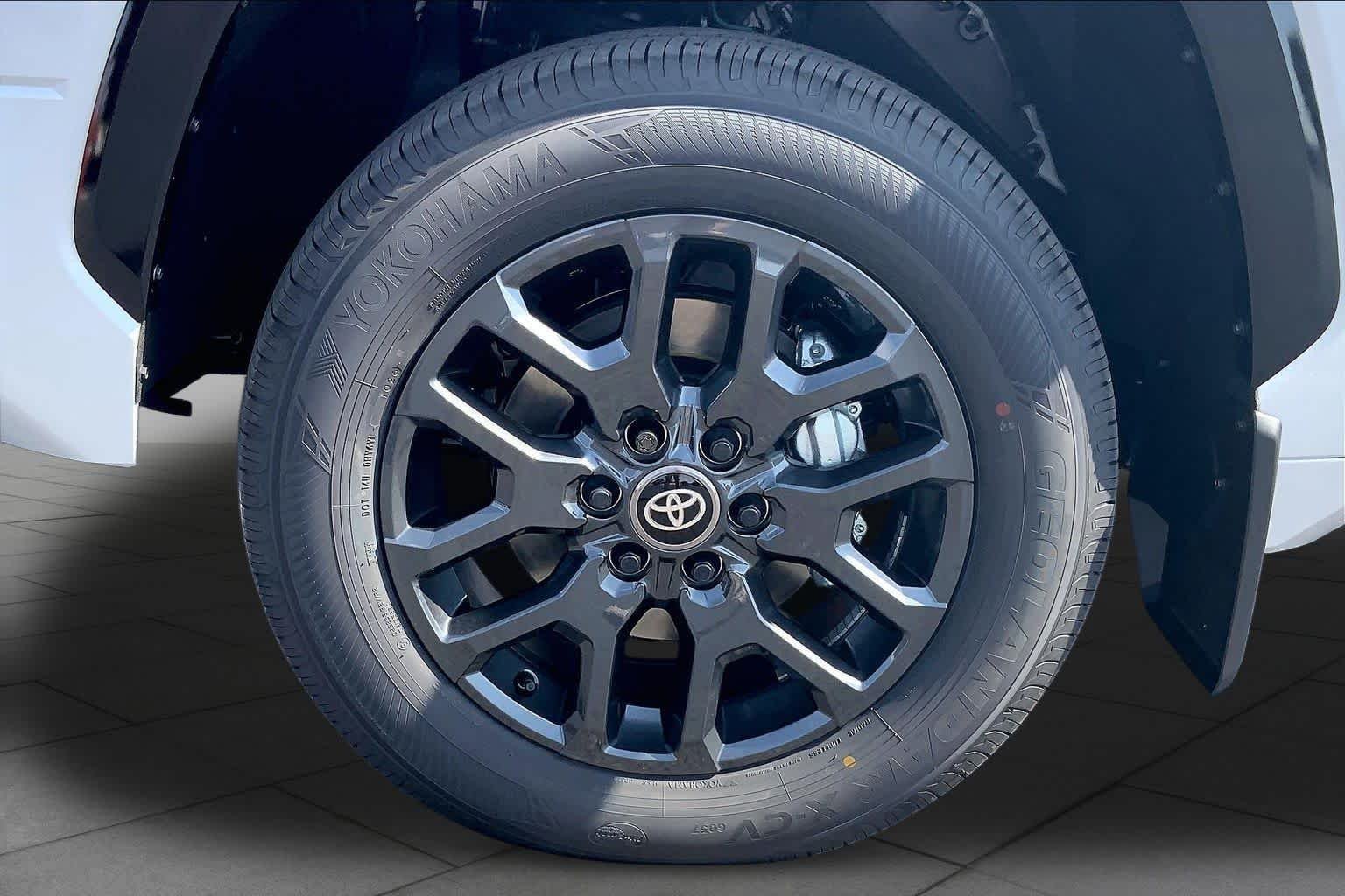 New 2026 Wind Chill Pearl Toyota Platinum image 11