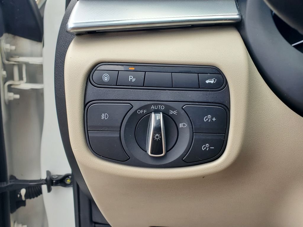 Used 2019 White INFINITI ESSENTIAL image 23