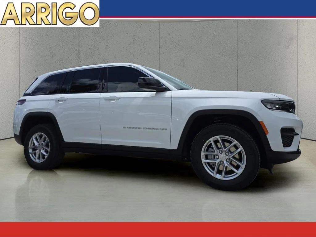 New 2026 Bright White Clear-Coat Exterior Paint Jeep Laredo X image 1