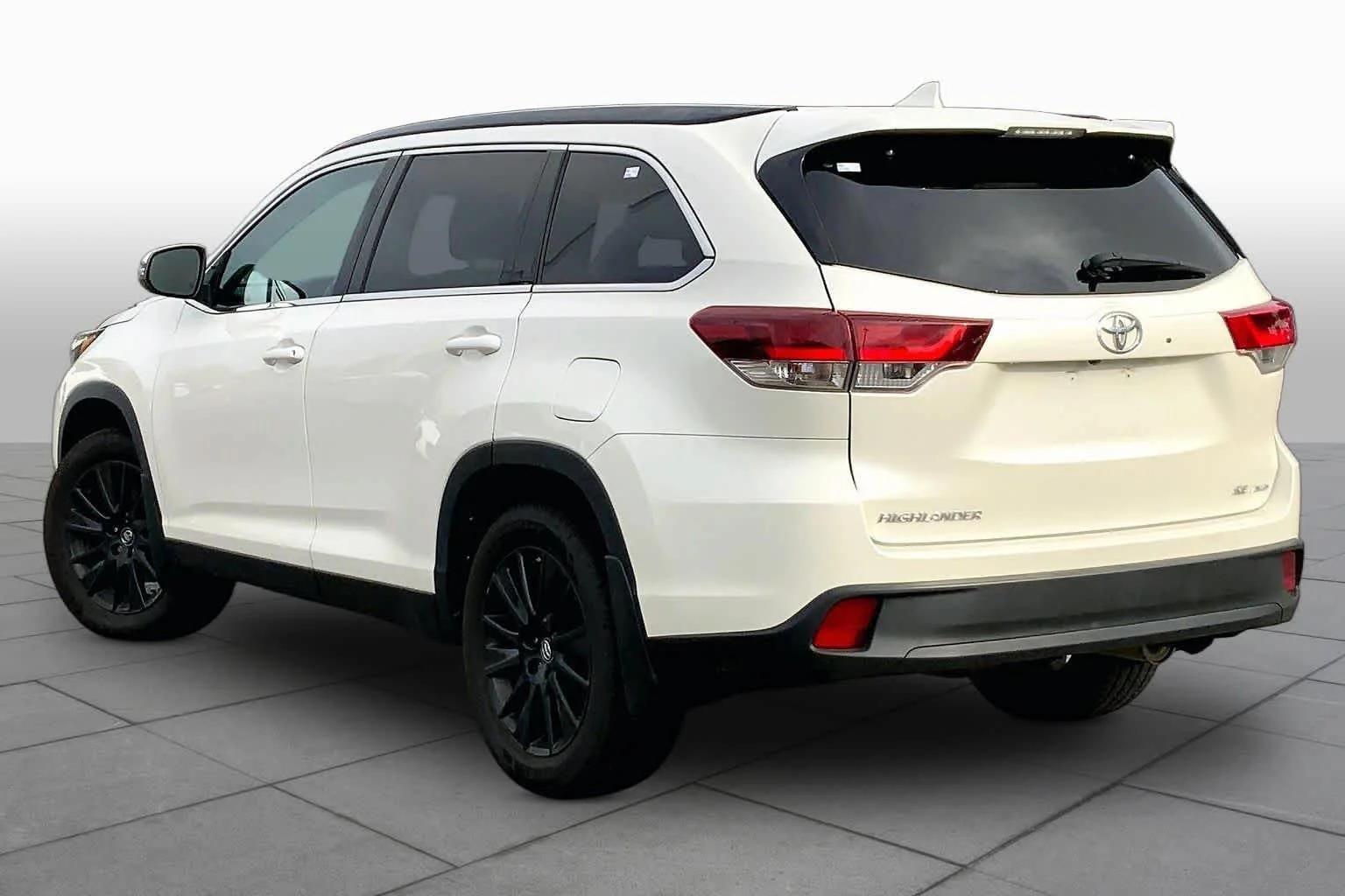 Used 2019 Blizzard Pearl Toyota SE image 12