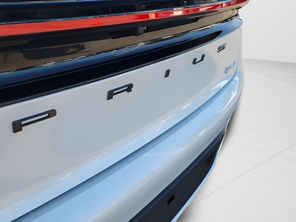 2026 Toyota Prius LE - Photo 6