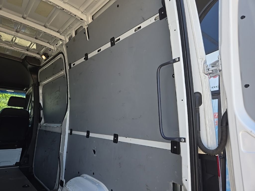 Used 2025  Mercedes-Benz Cargo 144 WB image 72