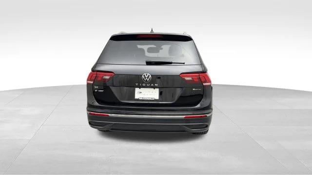 Used 2024 Black Volkswagen 2.0T SE image 3