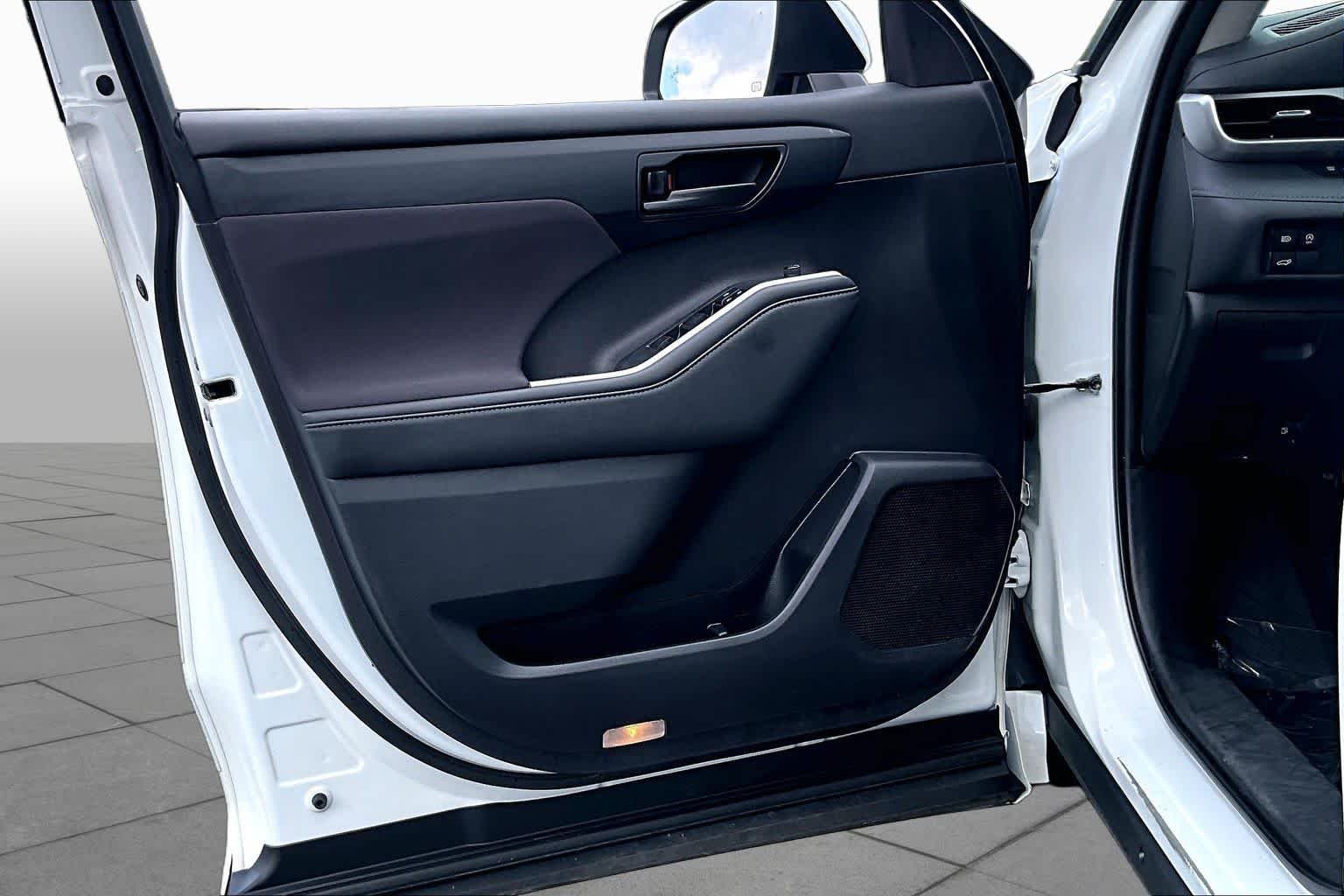 Used 2023 Wind Chill Pearl Toyota LE image 21