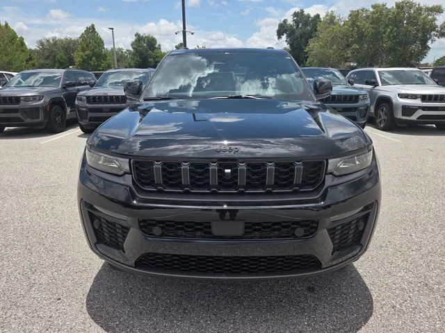 New 2026 Diamond Black Crystal Pearl-Coat Exterior Paint Jeep 85th Anniversary Edition image 18