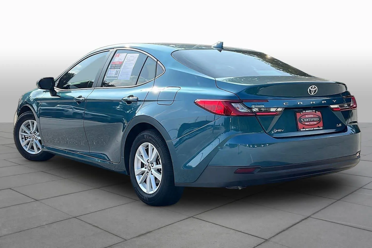 Used 2025 Ocean Gem Toyota LE image 12