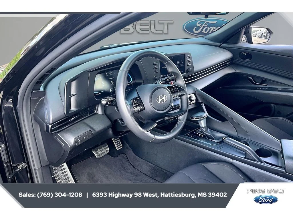 Used 2025 Abyss Black Hyundai SEL Sport image 12