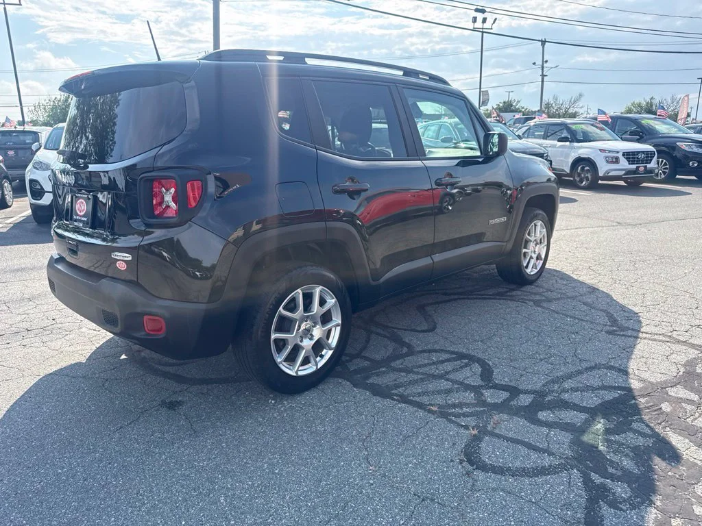 Used 2022 Black Jeep Latitude image 7