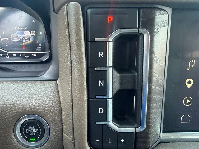 Used 2023 White GMC Denali image 23