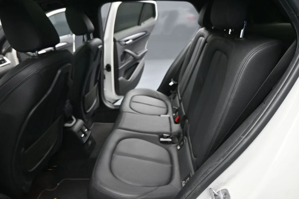Used 2020 White BMW sDrive28i image 22