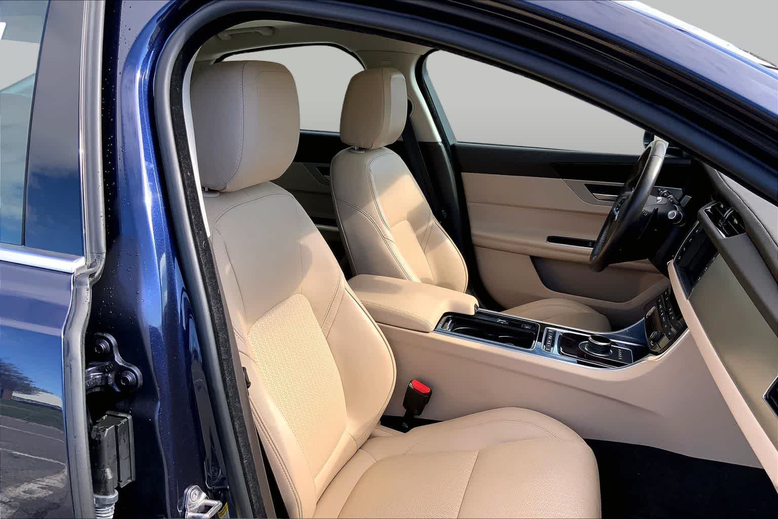 Used 2018 Loire Blue Metallic Jaguar 35t Prestige image 8