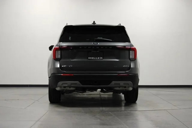 New 2026 Carbonized Gray Metallic Ford Active image 30