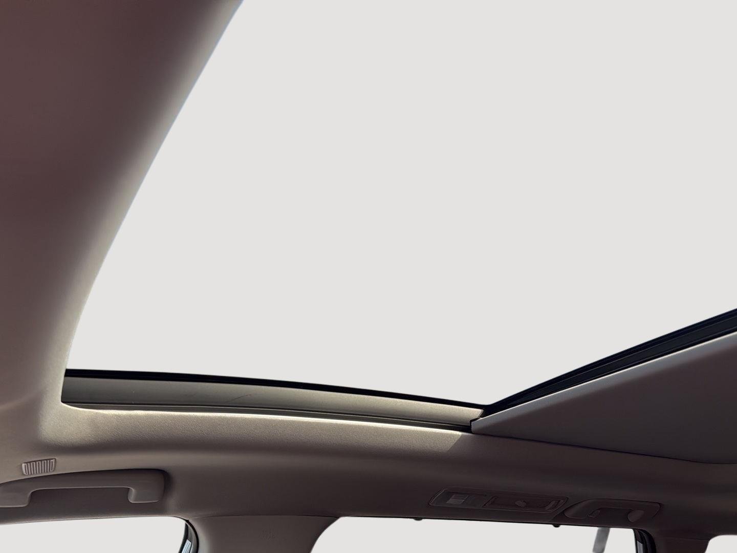 Used 2026 Wind Chill Pearl Toyota Platinum image 14