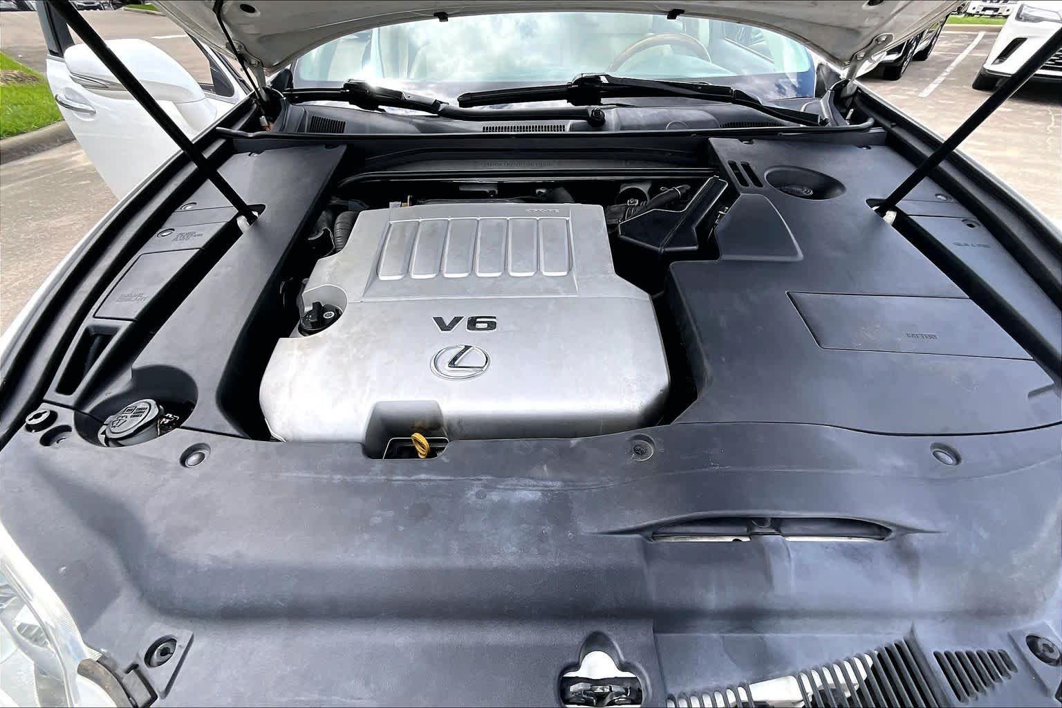 Used 2011 Starfire Pearl Lexus  image 28