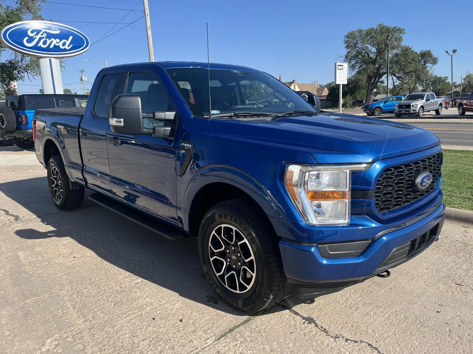 Used 2022 Atlas Blue Metallic Ford XL image 4