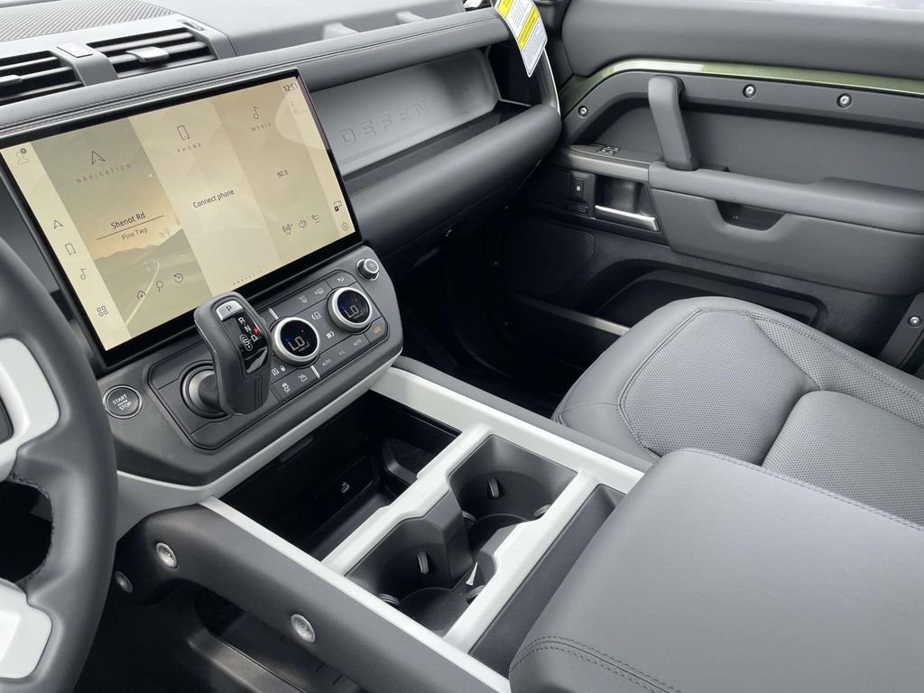 New 2026 Woolstone Green Land Rover X-Dynamic SE image 29