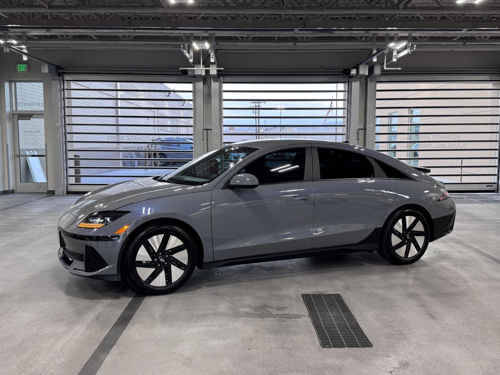 Certified Used 2025 Transmission Blue Hyundai SE image 1