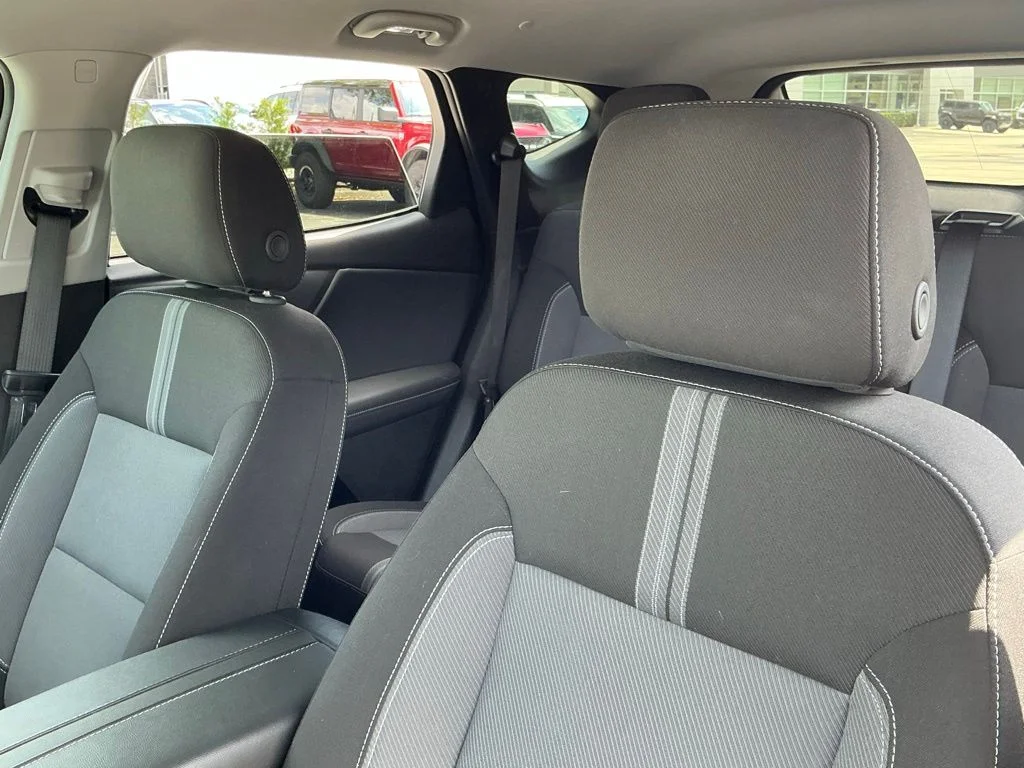 Used 2025 White Chevrolet LT image 21