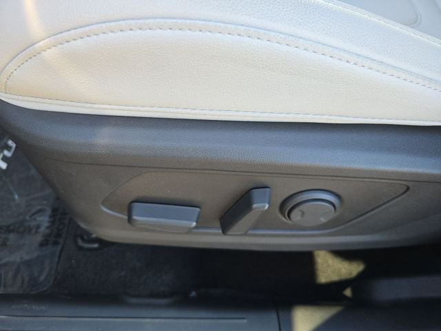 Used 2025 Black Hyundai SEL Convenience image 12