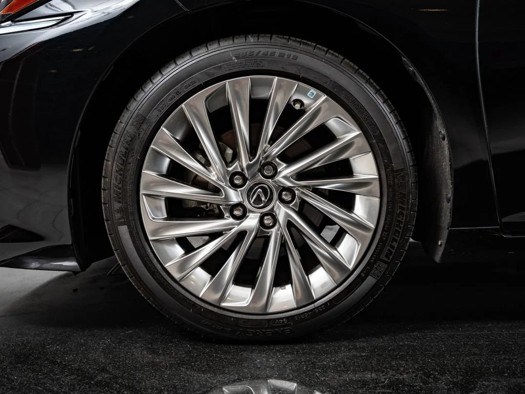 Certified Used 2020 OBSIDIAN Lexus 300h Ultra Luxury image 13