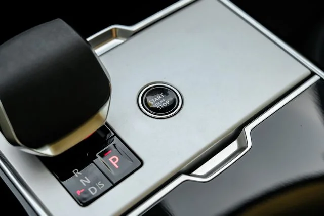 New 2026 Fuji White Land Rover SE image 24