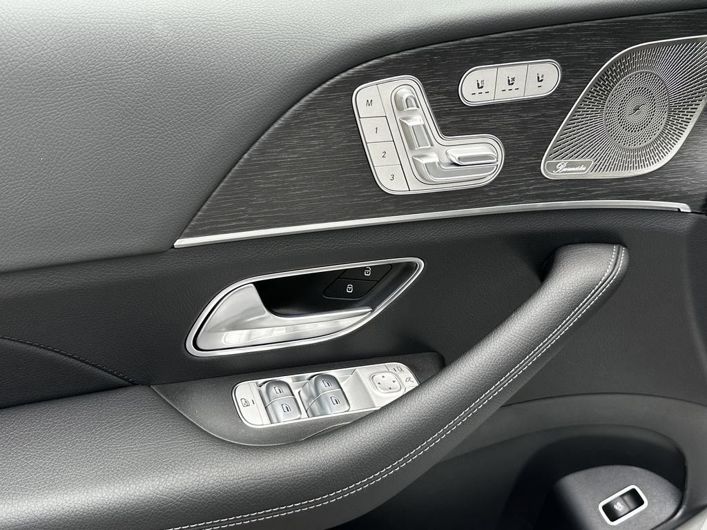 New 2026 MANUFAKTUR Moonlight White Magno Mercedes-Benz GLS 450 image 49
