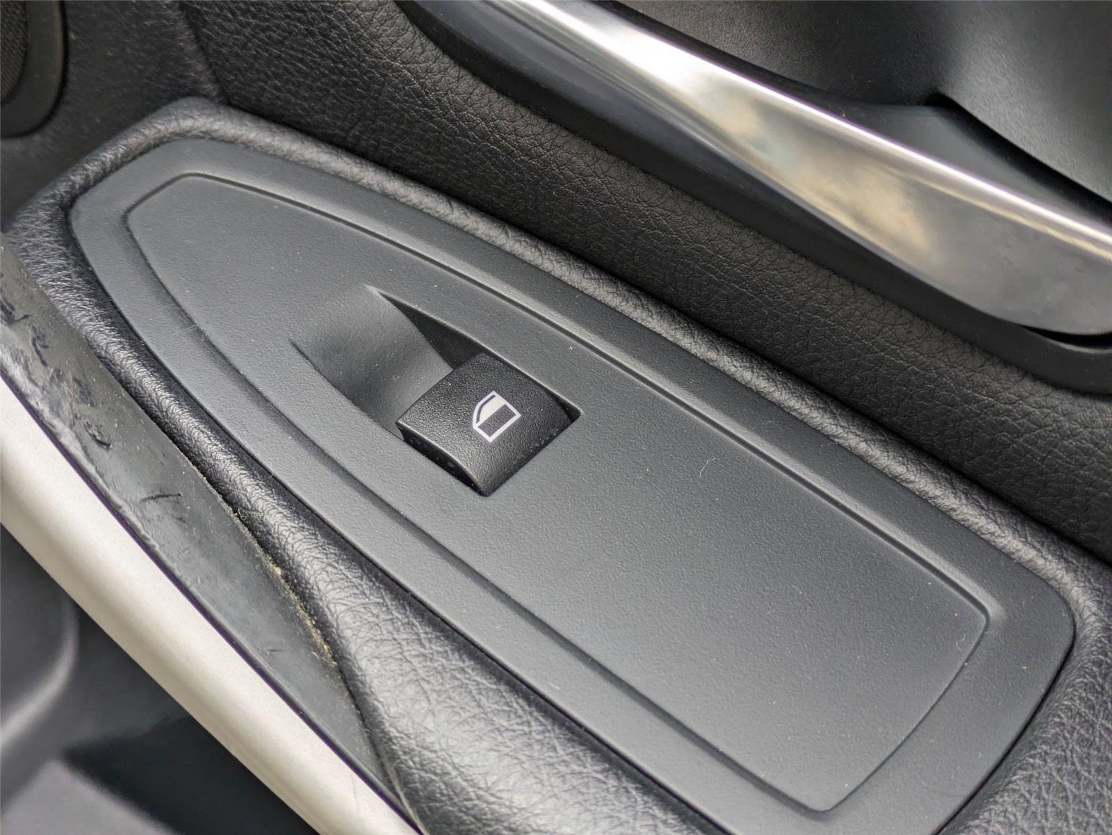 Used 2014 Glacier Silver Metallic BMW 320i image 25