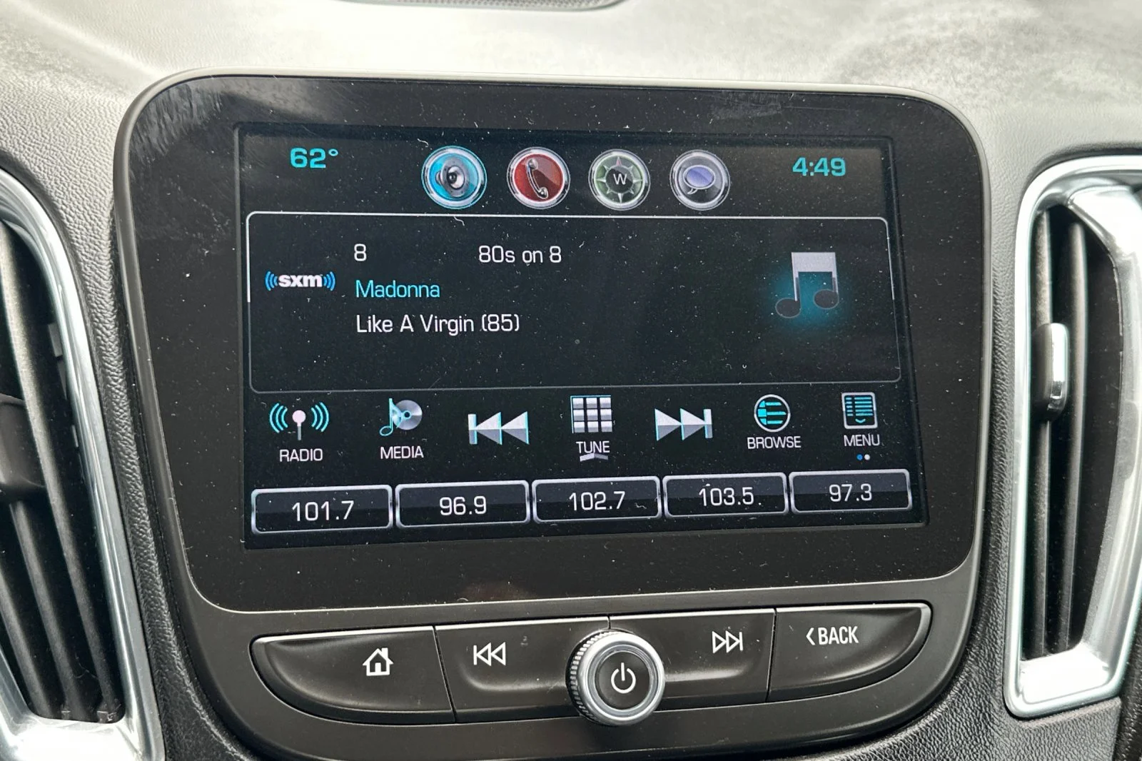 Used 2018 Sandy Ridge Metallic Chevrolet Premier image 17