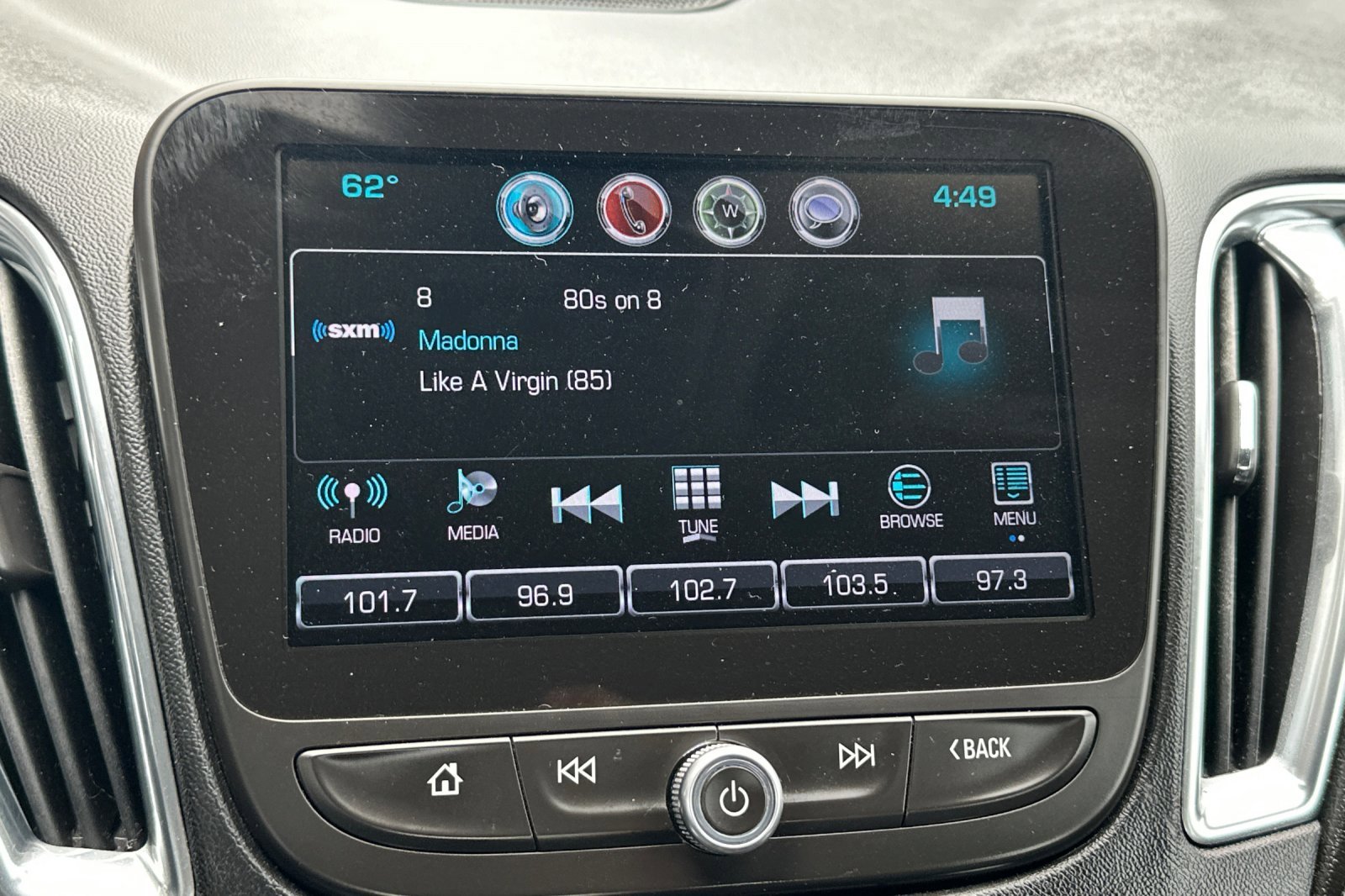 Used 2018 Sandy Ridge Metallic Chevrolet Premier image 17