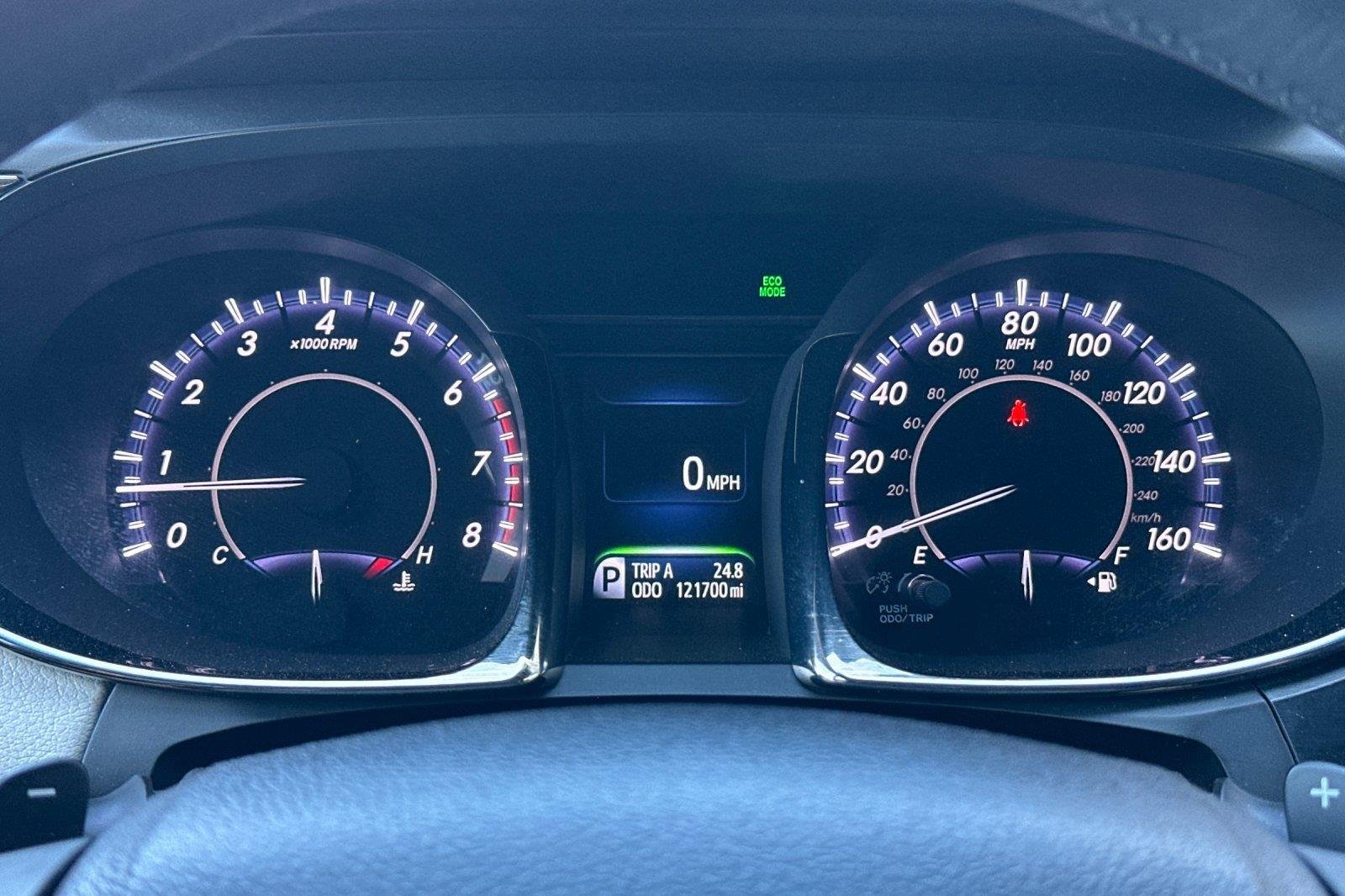 Used 2014 Creme Brulee Mica Toyota XLE Touring image 23