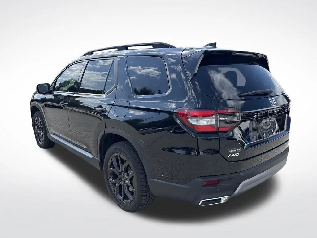 Used 2025 Black Honda Touring image 3