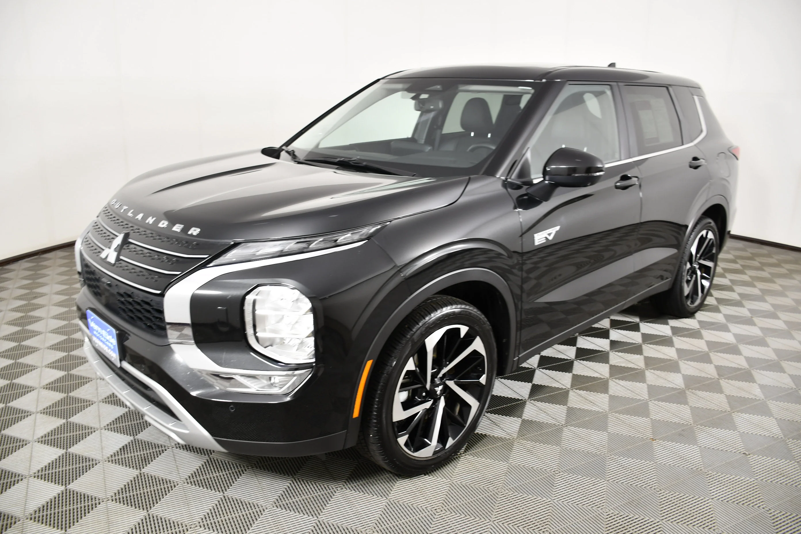Certified Used 2025 Black Diamond Mitsubishi SE image 10