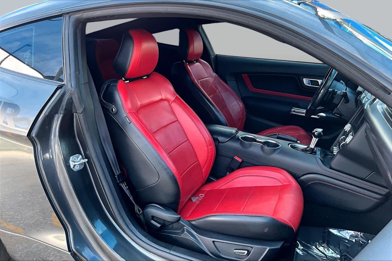 Used 2019 Magnetic Metallic Ford GT Premium image 9