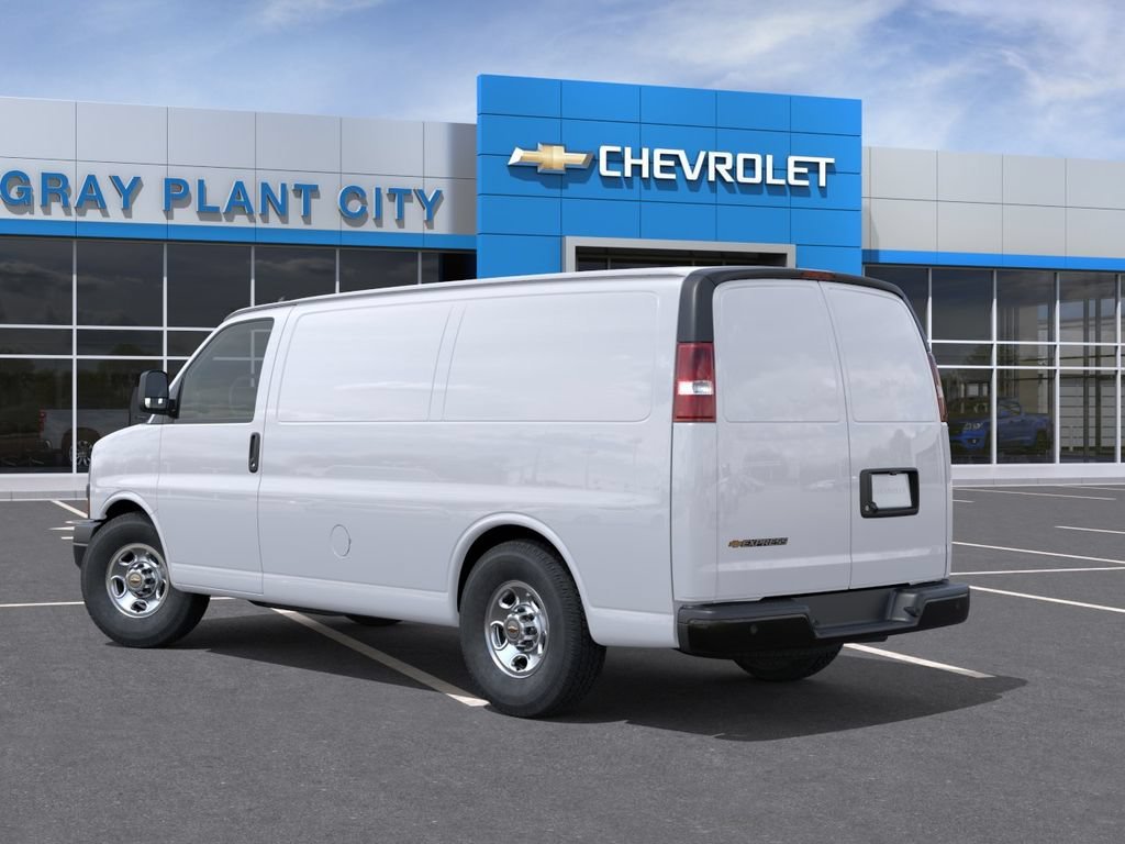 New 2025 Summit White Chevrolet WT image 3