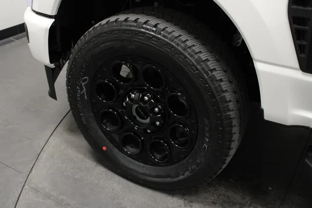 New 2026 Star White Metallic Tri-Coat Ford F-250® Lariat® image 33
