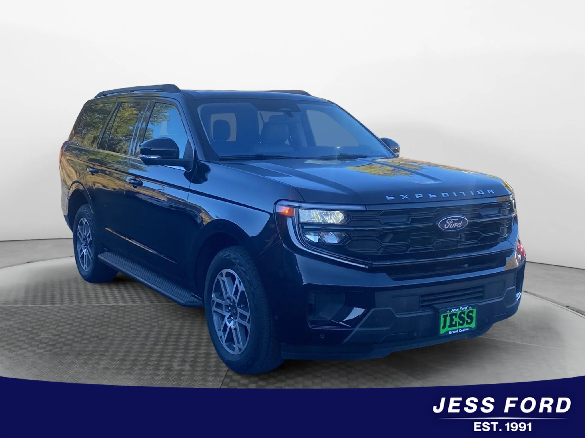 Used 2025 Agate Black Metallic Ford Active image 3